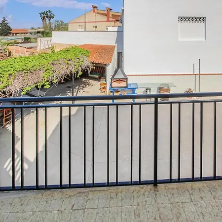 Amazing In With Kitchen Holiday home